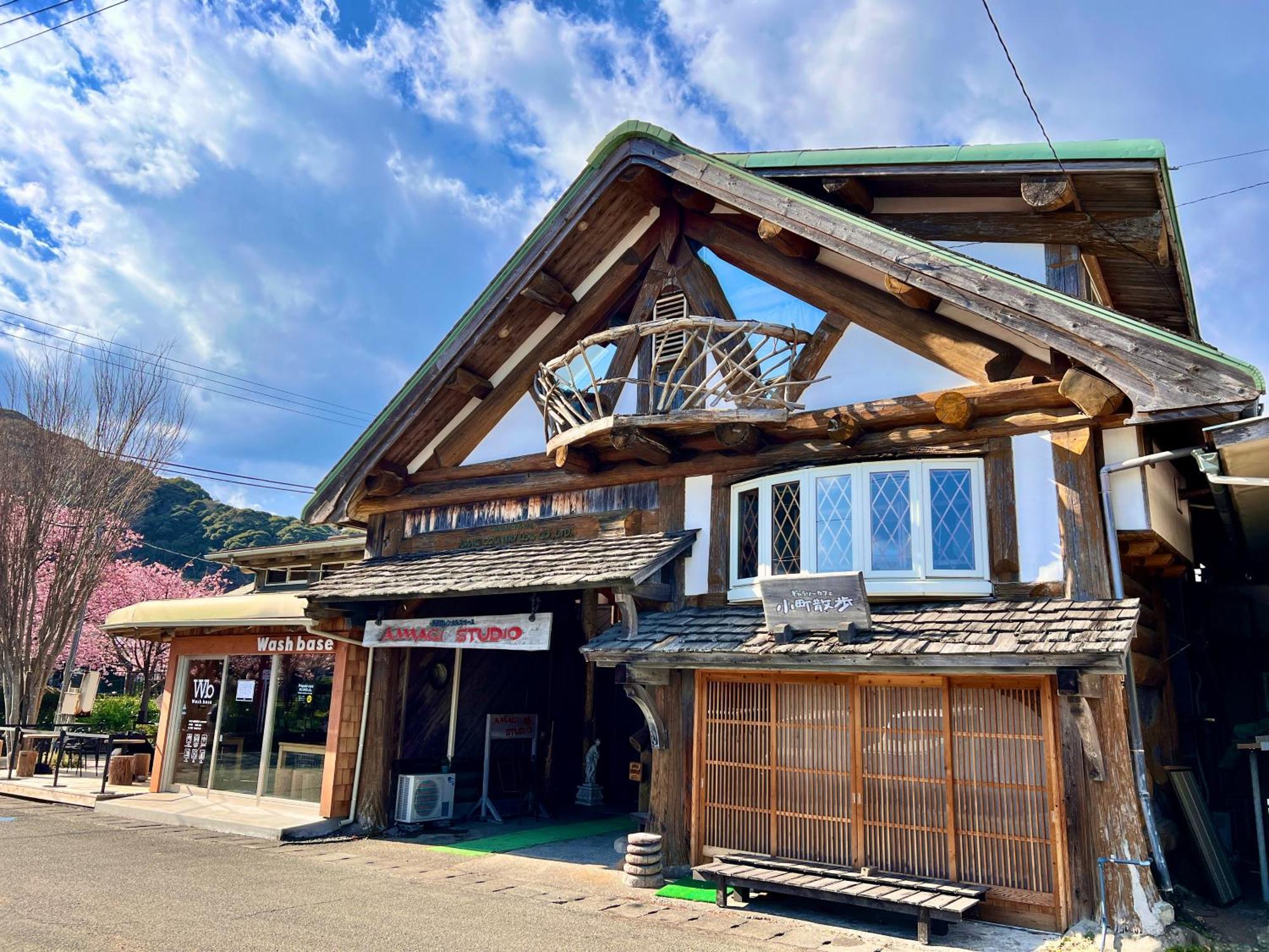 Log House *